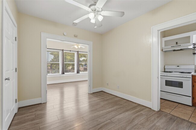 Photo - 4201 Woodleigh St Unit 3