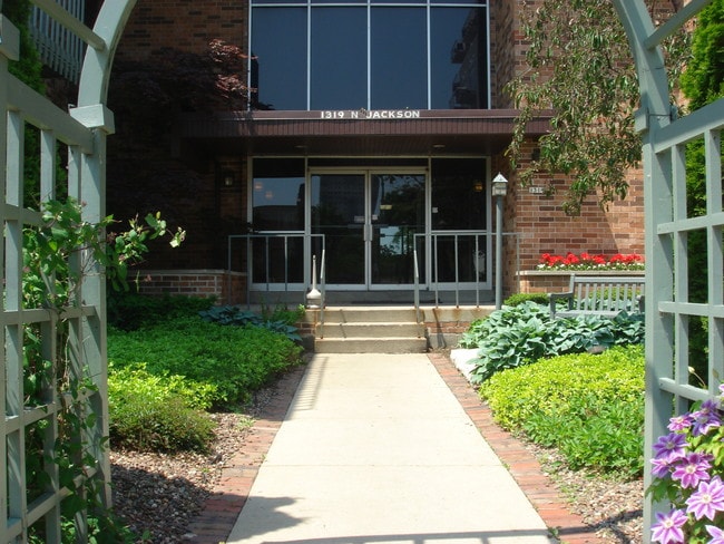 Juneau Village Garden Apartments