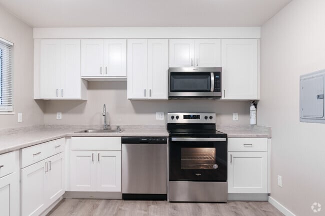 2BR, 1BA - Kitchen