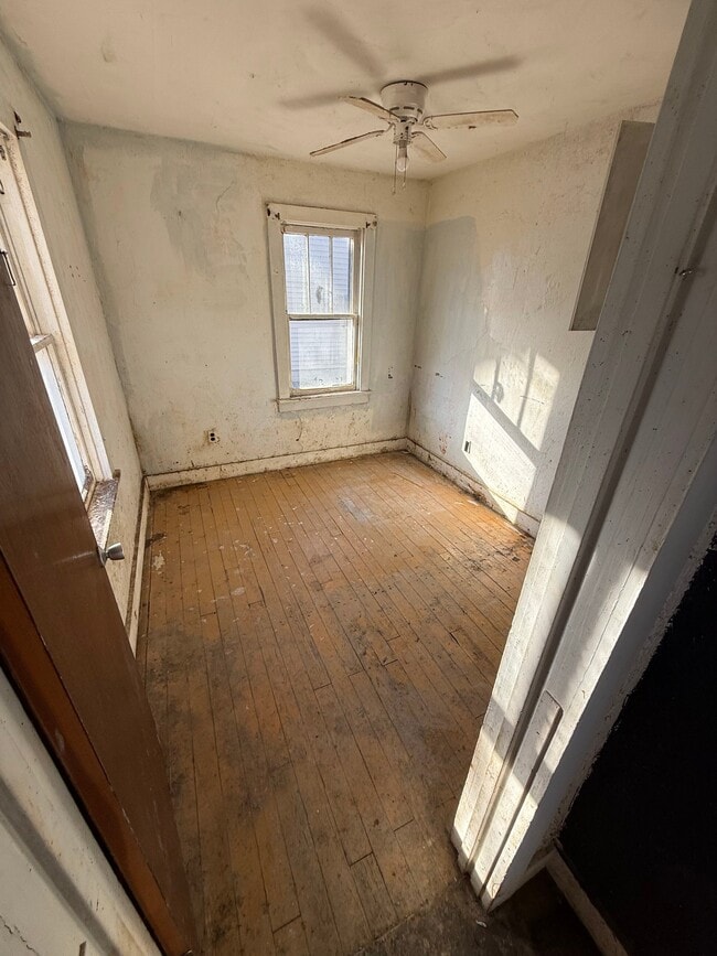 Photo - 1700 W Grand Ave