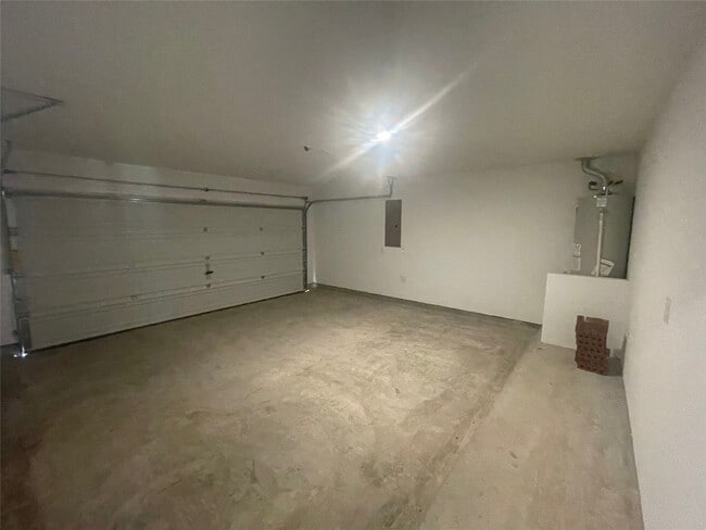 Photo - 827 Rosewood Trl