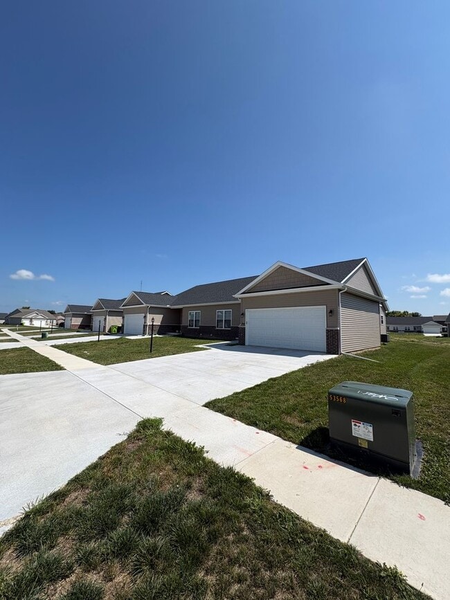 Building Photo - 701 Stephanie Ct