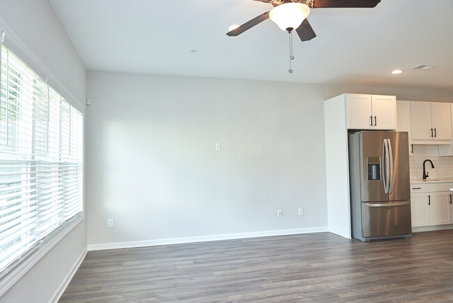 Photo - 2890 Regal Park Dr NW