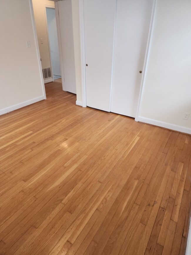 Photo - 3843 Plantation Rd NE