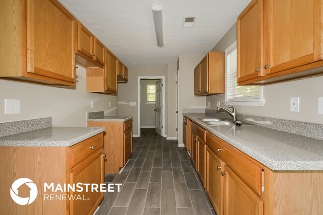 Photo - 405 Hawthorne Cir