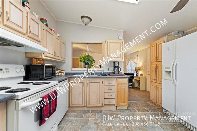 Photo - 3320 Airport Rd