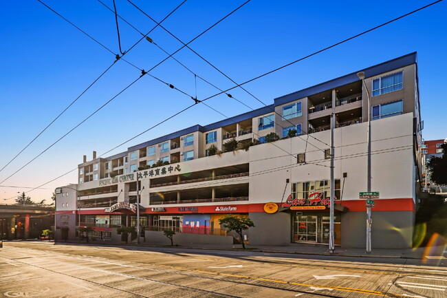 Building Photo - "Urban Living at Its Best: Spacious 2-Bedroom Retreat with Scenic Views!" Unit 607