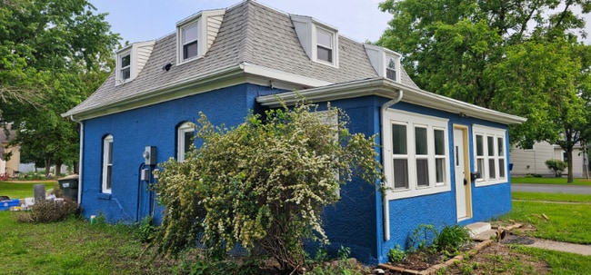 Photo - 245 Monroe St SE