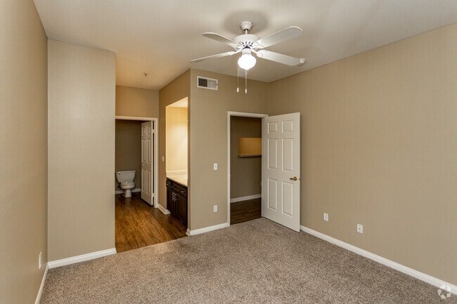 2BR, 2BA - 960SF