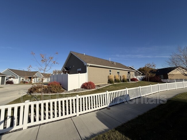 Photo - 1405 Harmony Ct