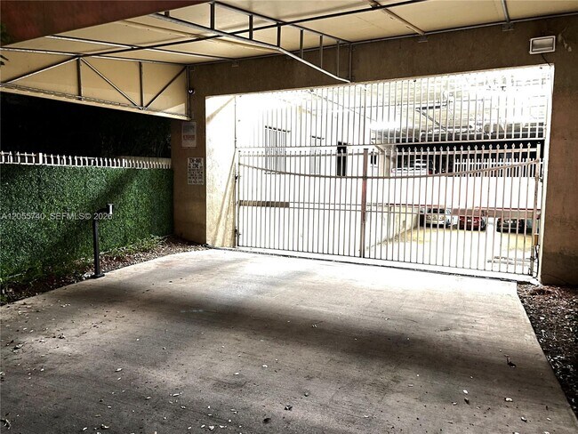 Photo - 2630 SW 28th St Unit 33