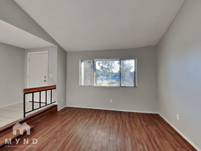 Photo - 1060 Huntington Ct