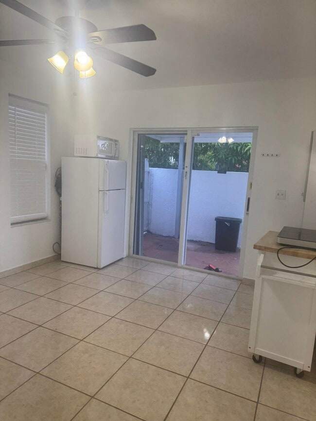 Photo - 3335 W 8th Ave