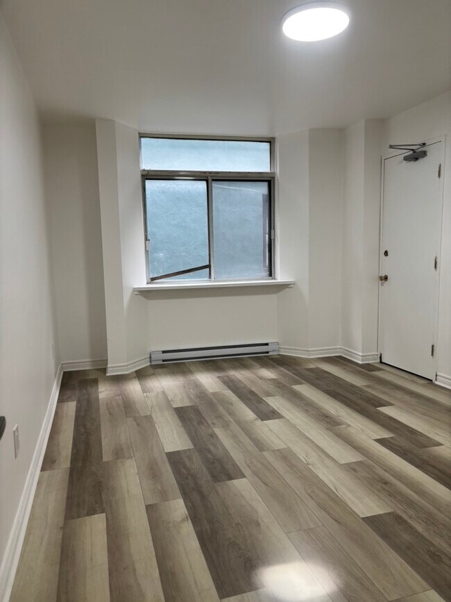 Photo - 720 Av. Marin