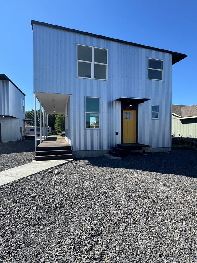 Photo - Bright 3BR/3BA with Soaring Ceilings & Lar...