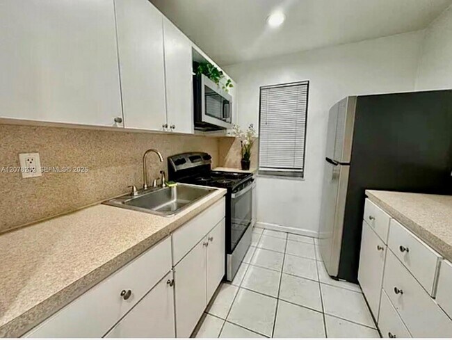Photo - 201 SW 19th Ave Unit 3