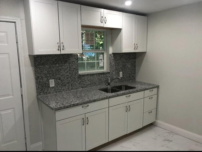 Photo - 5223 Windemere St