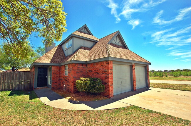 Building Photo - Available to Pre-Lease! Recently Updated 3 Bedroom!