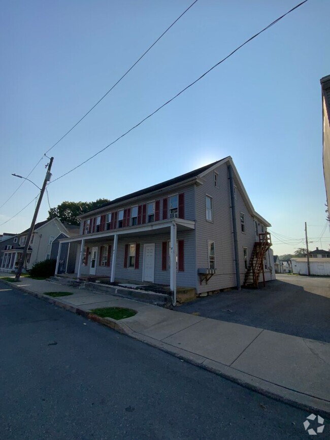 Building Photo - 37 Railroad Ave Unit 37 RAILROAD AVE. #3 Rental