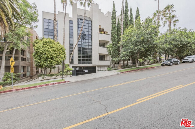 Building Photo - 11636 Montana Ave Unit 103