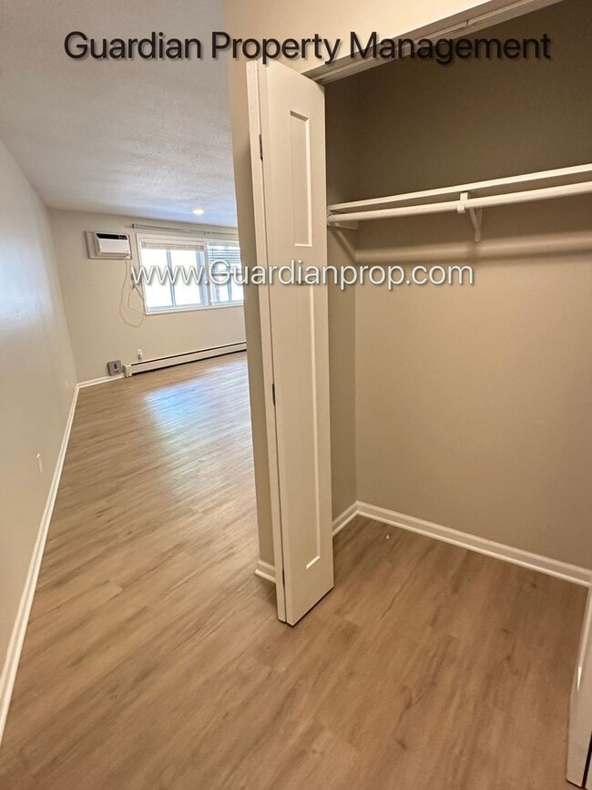 Photo - Champlin 3 Bedroom, Excellent Condition, AC, Garage Available, Balcony, Heat Paid Unit #5