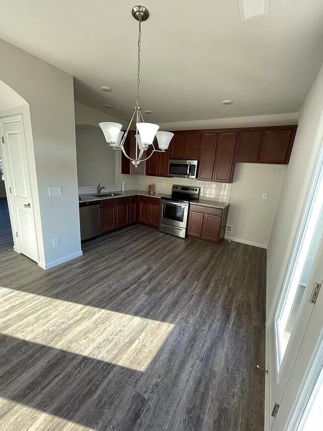 Room in Townhome on Johns Walk Way