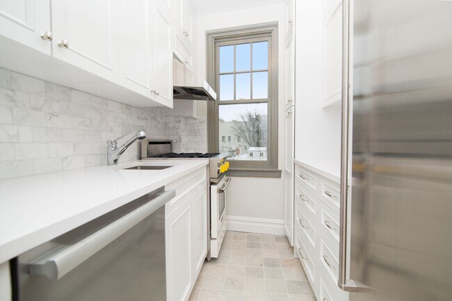 Photo - 299 W 12th St