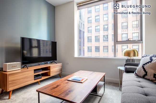 Building Photo - 210 N Wells St Unit FL17-ID267 Rental