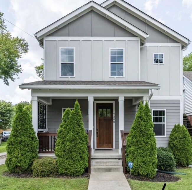 Building Photo - Beautiful and Spacious 3 Bedroom Home in E...