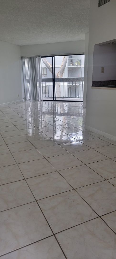 Photo - One bedroom unit near Palm Beach Outlets