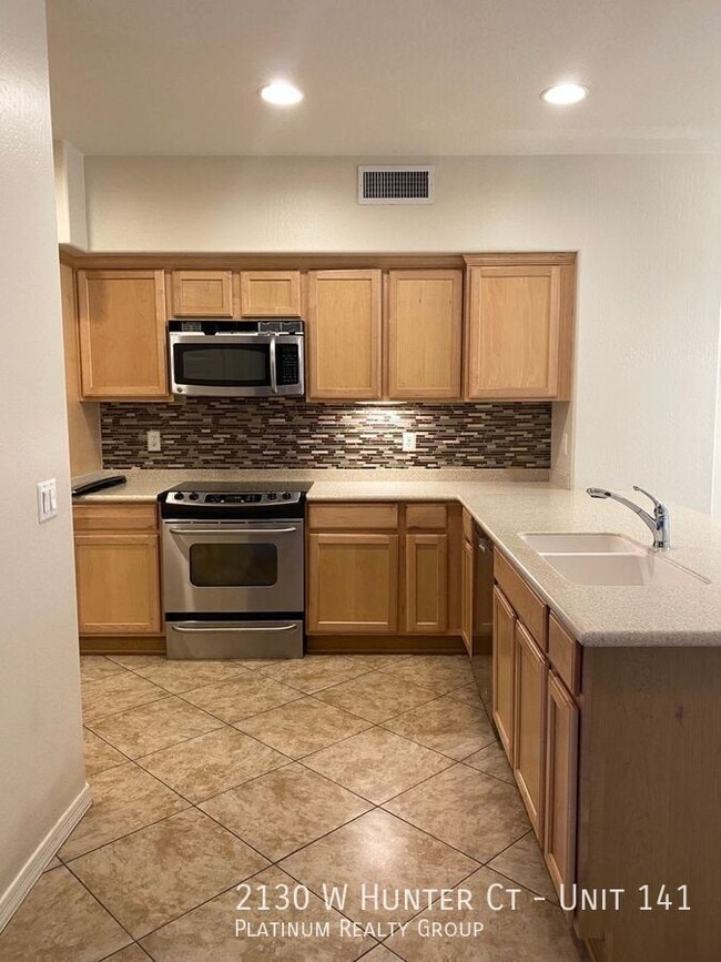 Building Photo - 2130 W Hunter Ct Unit 141