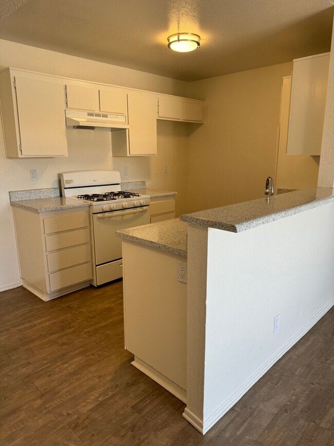 Las Palmas Apartments