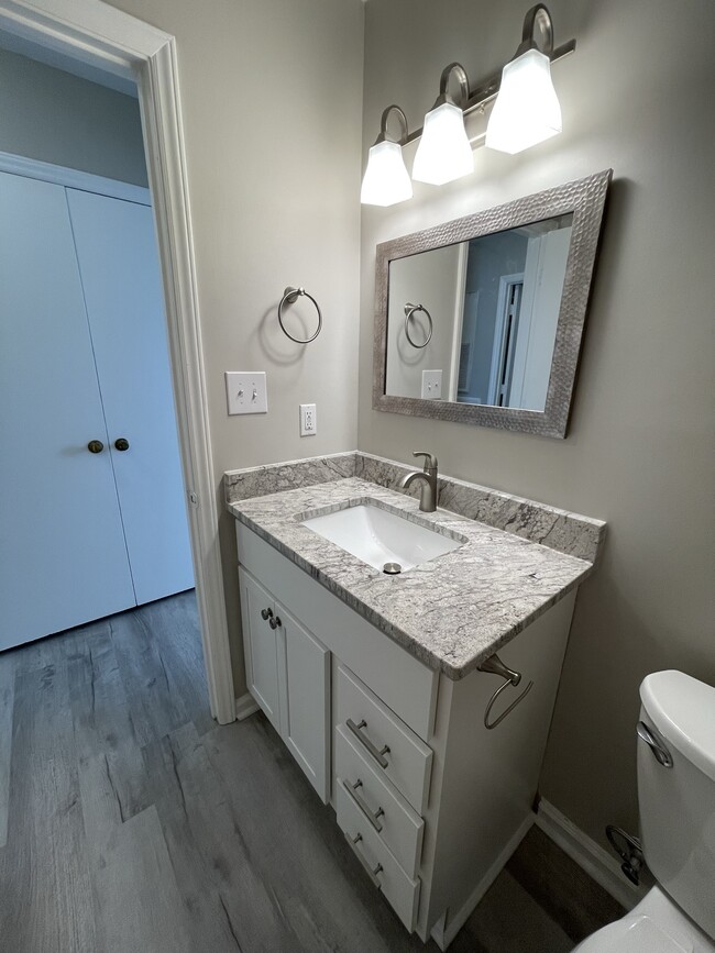 Photo - 404 Huntington Park Dr