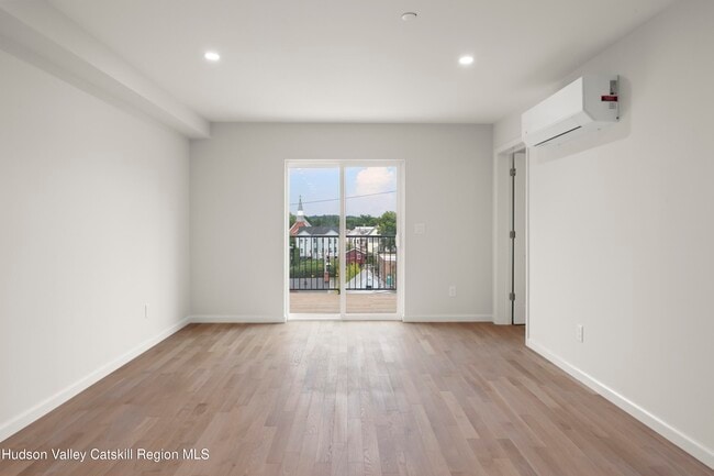 Photo - 432 Warren St