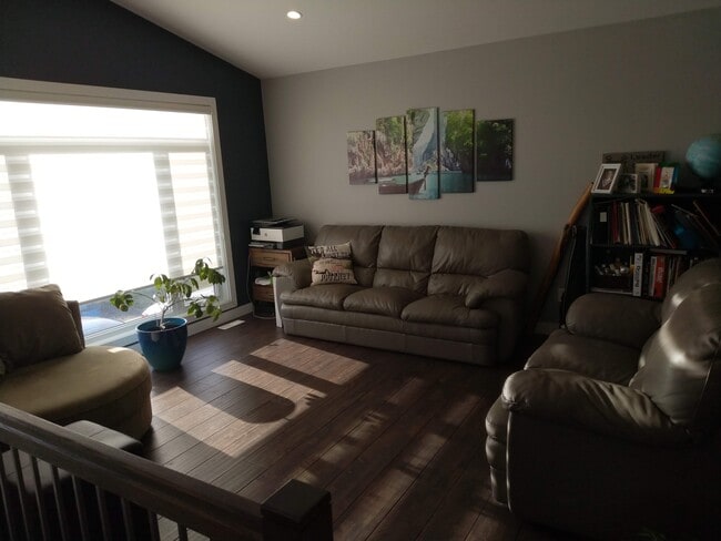 Photo - 166 Cougar Crescent Unit 1