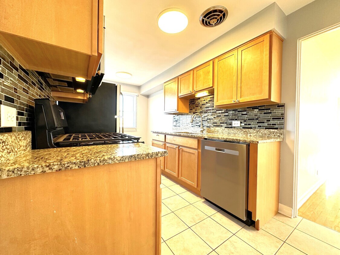 Photo - 6945 W Belmont Ave (Chicago, IL)