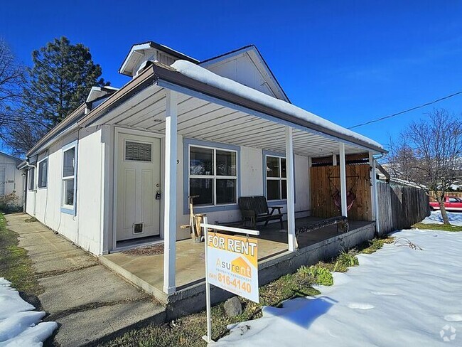 Building Photo - Charming 2-bedroom 1-bathroom home with a ...