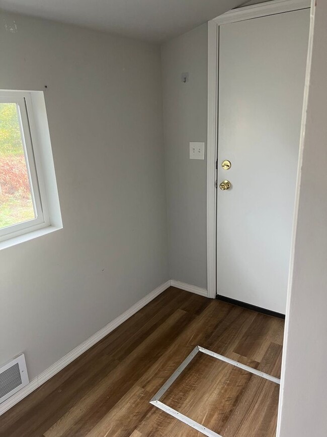 Photo - "PENDING APPLICATION" Charming 1 Bed/ 1 Bath Home with Large Yard