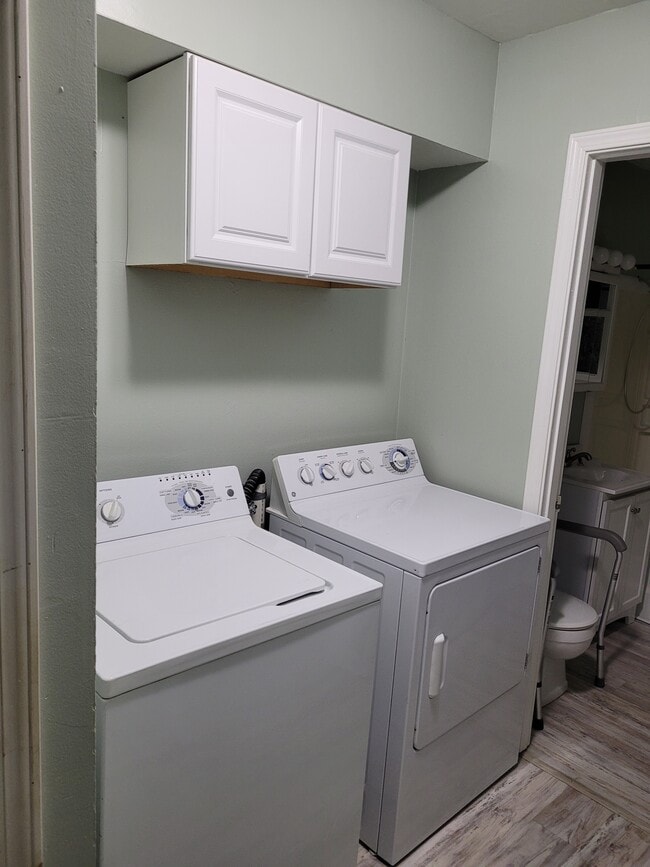 Photo - 209 W Green St