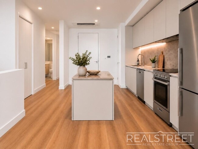 Building Photo - LUXURY 2 BED FLEX IN AN AMENITY PACKED BUILDING IN BUSHWICK Unit G-4F