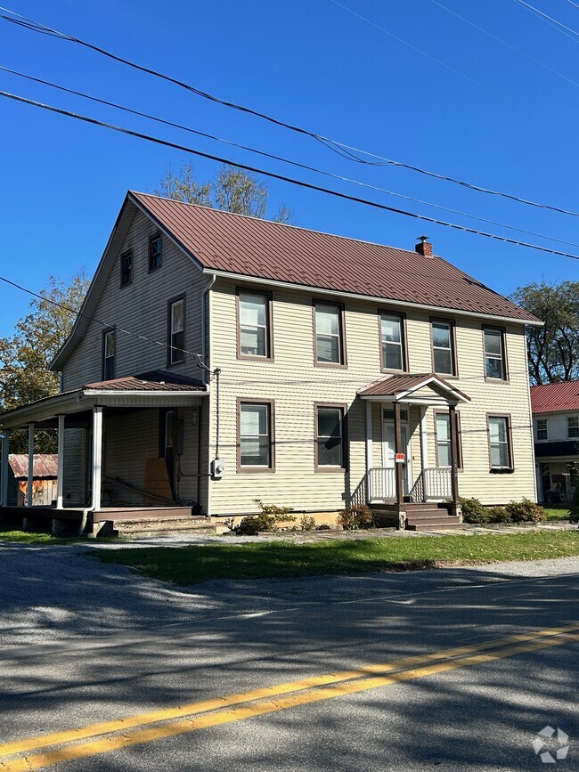 Building Photo - 13121 Main St Rental