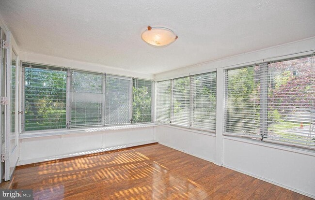 Photo - 526 Williams Rd