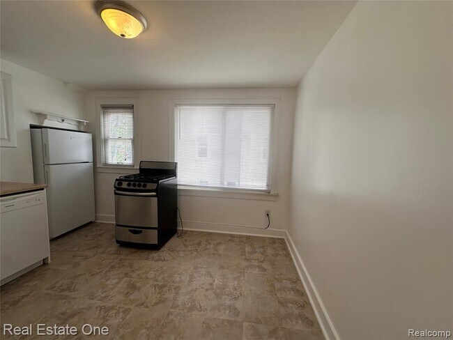 Photo - 122 W Houstonia Ave