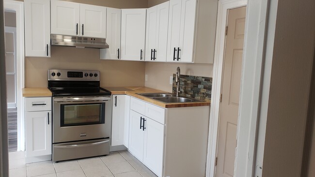 Kitchen - 19 Mahl Ave Unit 3rd Floor Mahl