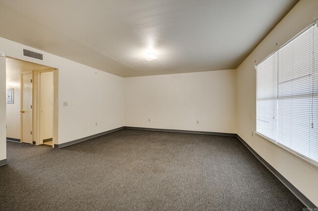 Photo - 300 W Harding St Unidad 105