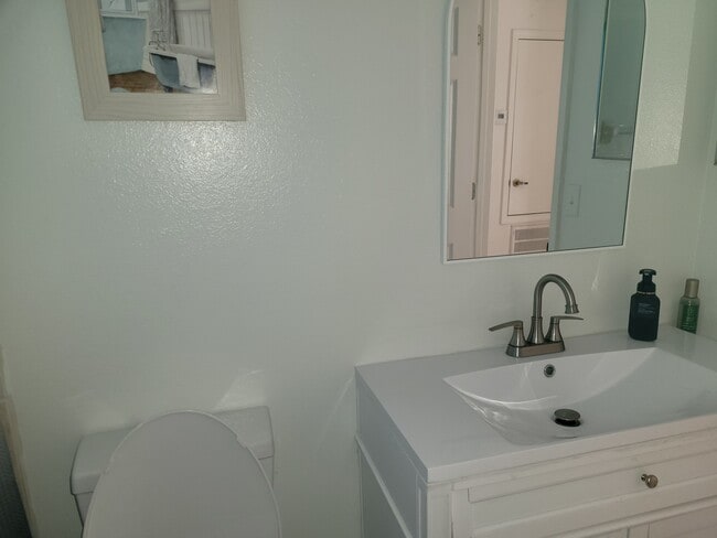 Bathroom to share with another tenant - 106 Woodbury Pines Cir Unit Second Room for Rent