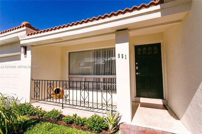 Photo - 951 Washington St