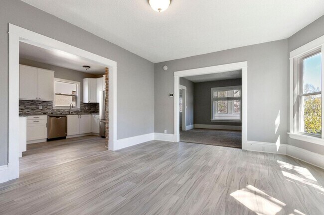 Photo - Large 4 bedrooms house near Macalaster