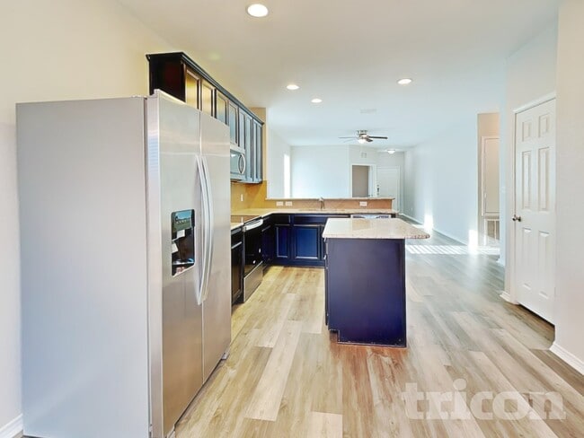 Photo - 6615 Port Elizabeth