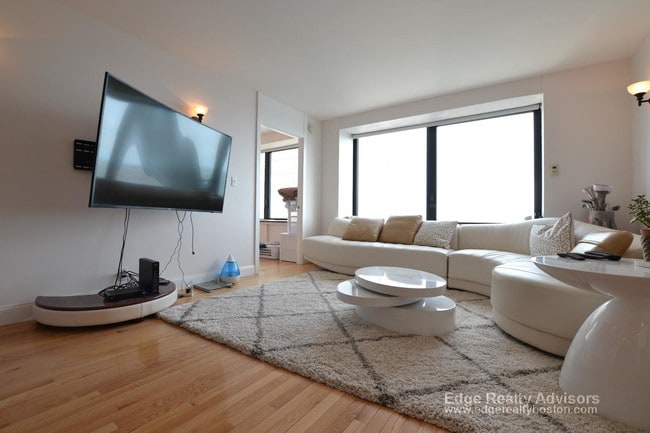 Photo - 65 E India Row Unit D